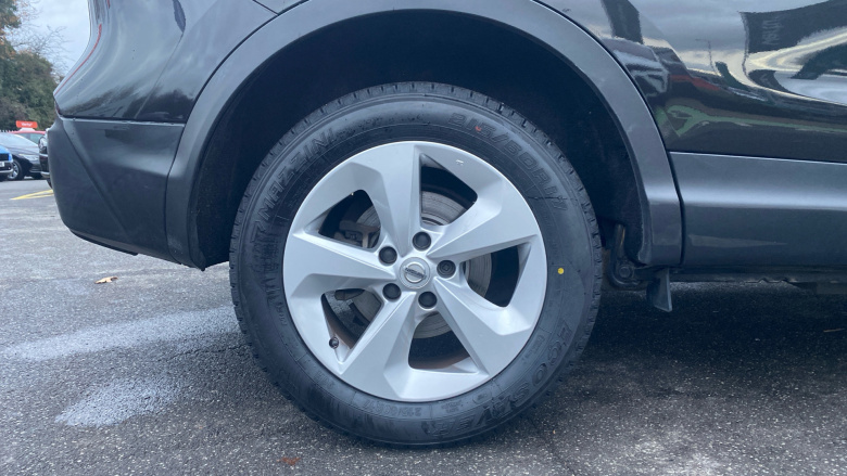 Nissan Qashqai 1.3 DiG-T Acenta Premium 5dr Petrol Hatchback